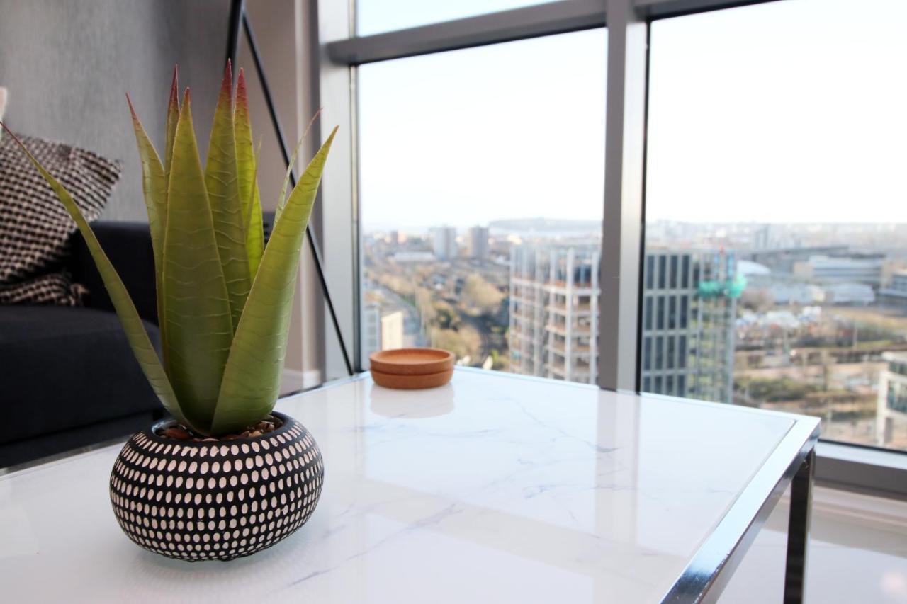 The Skyline - Luxury City Centre Flat With Designated Parking Cardiff Exterior photo
